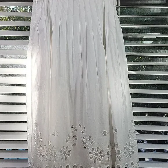 J. Crew White A-Line Skirt with Floral Embroideryrew. Size 8